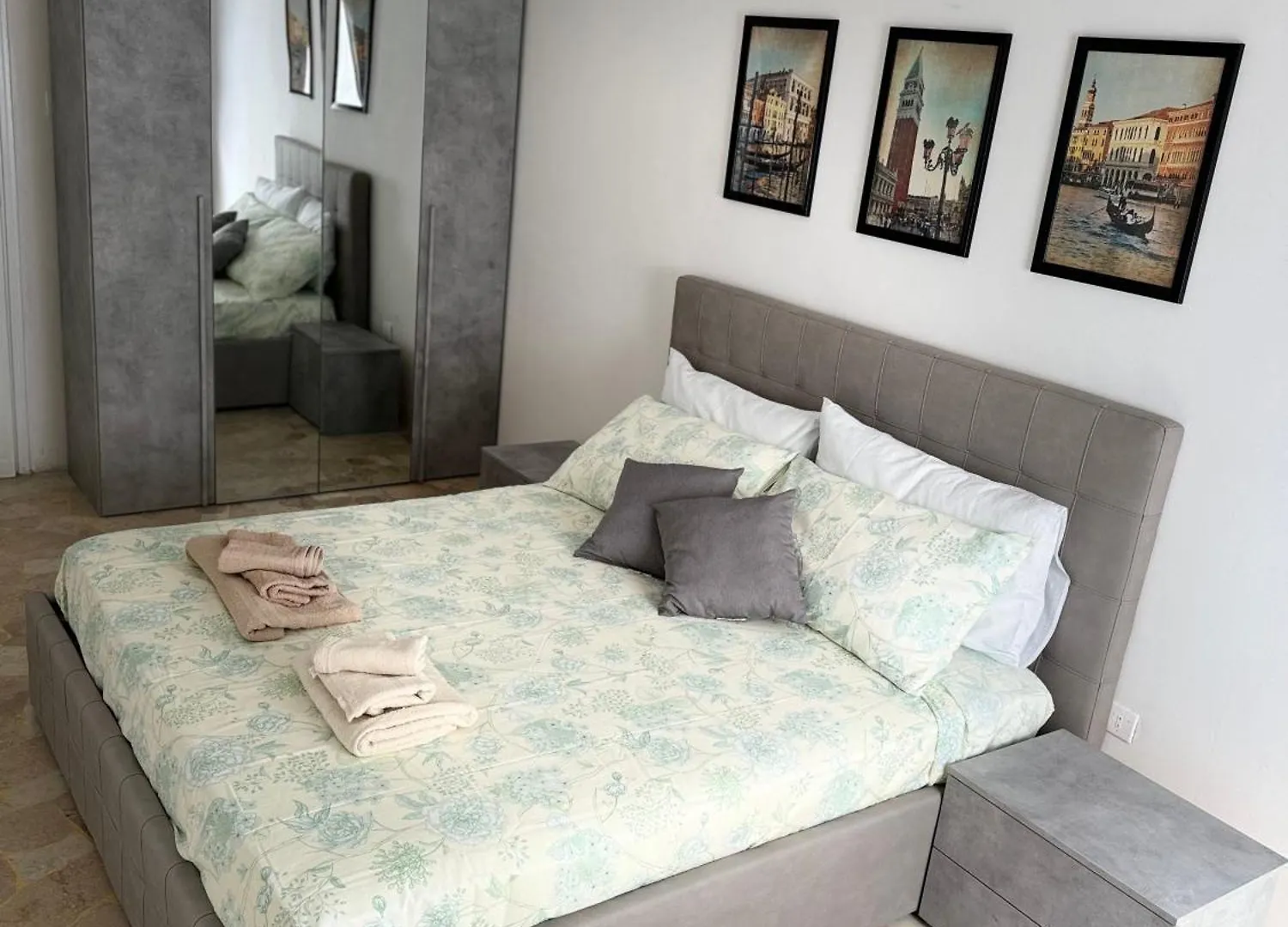 Venice Grey Apartment