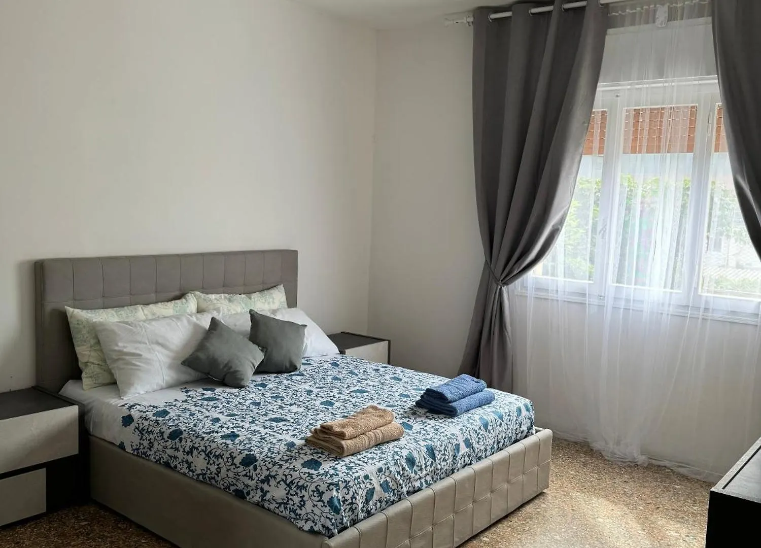Venice Grey Apartment