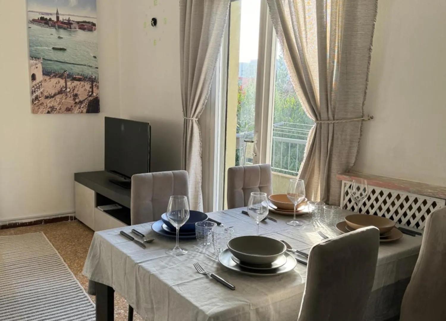 Venice Grey Apartment