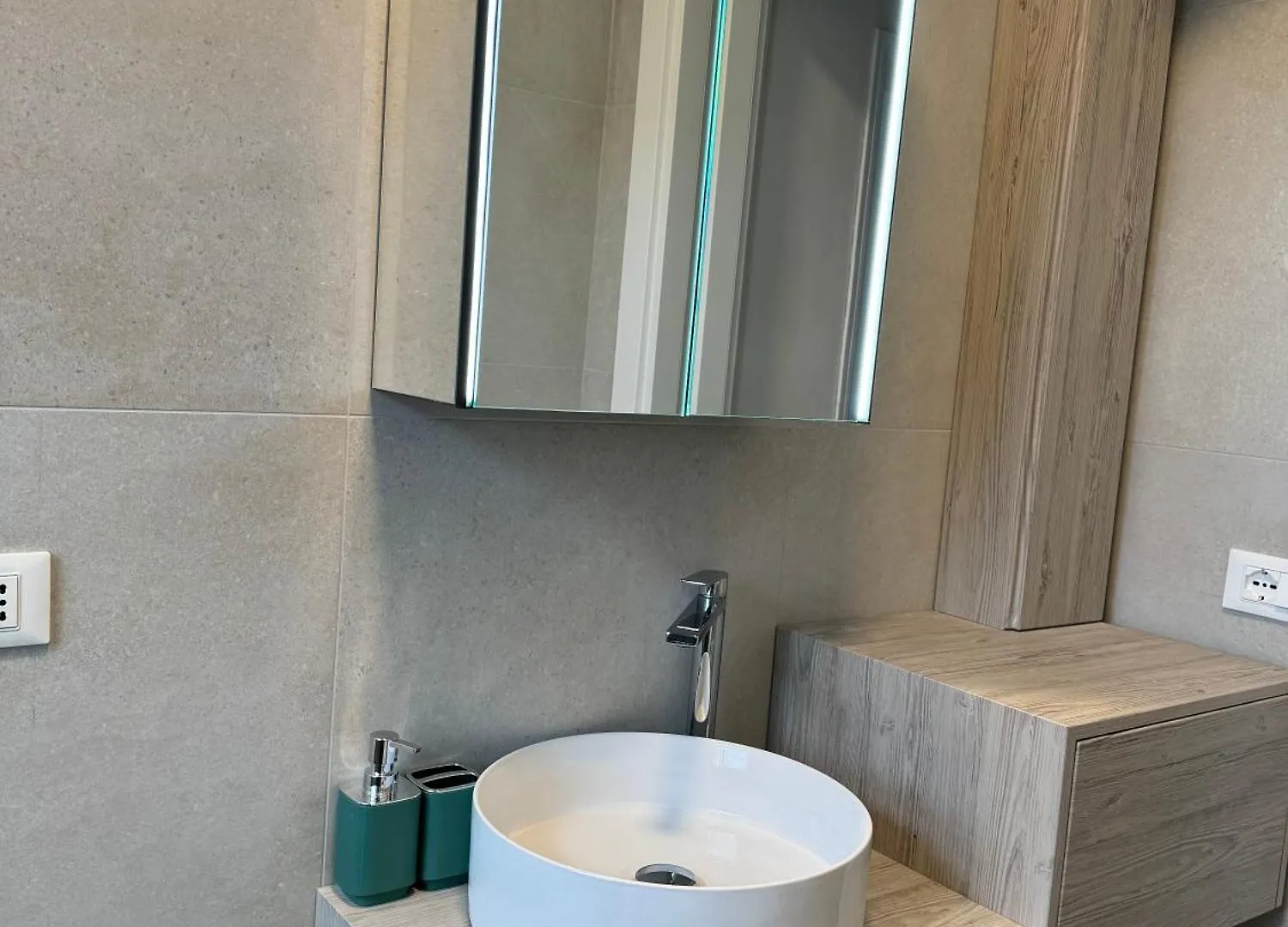 Venice Grey Apartment