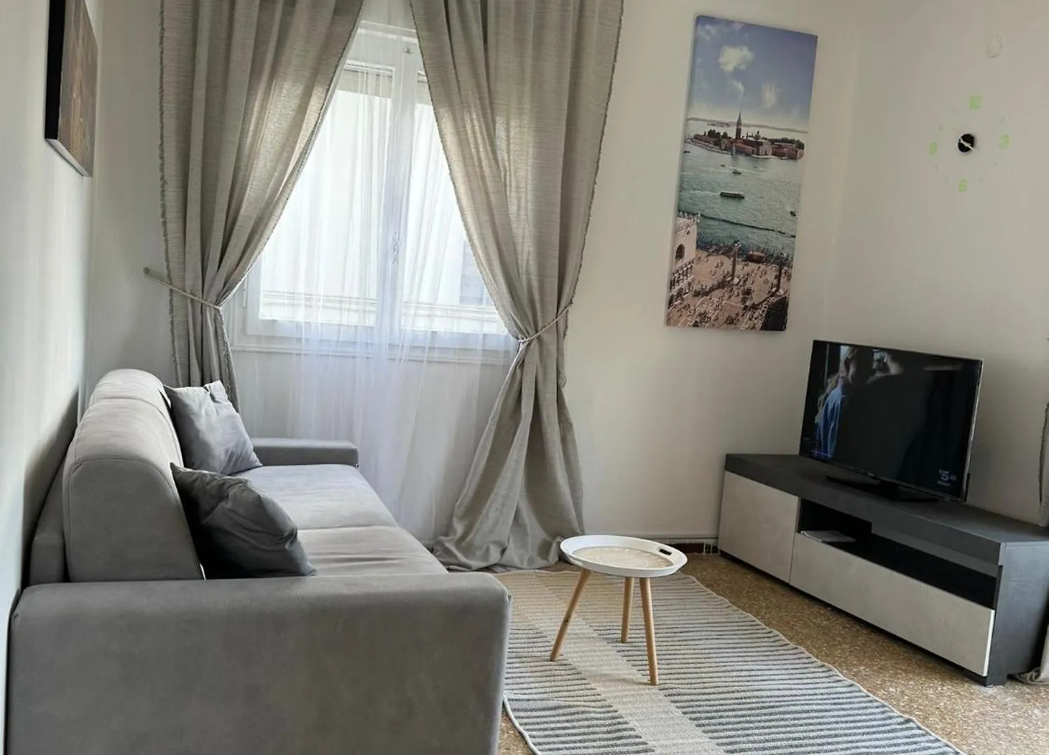 Venice Grey Apartment